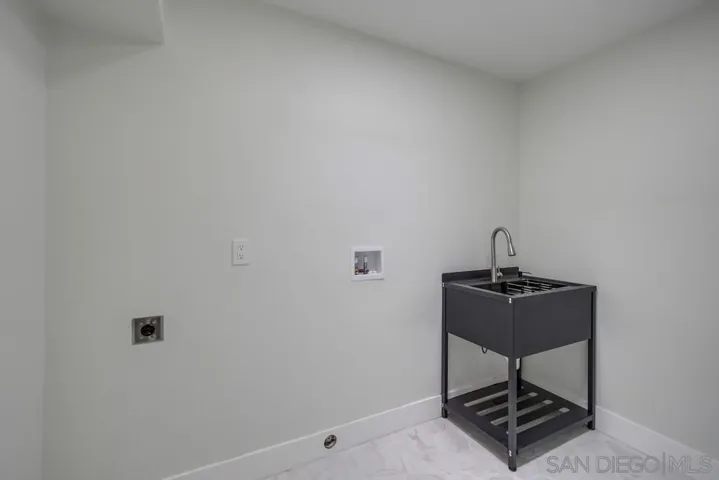 175 Bronze Way, Vista, California 92083