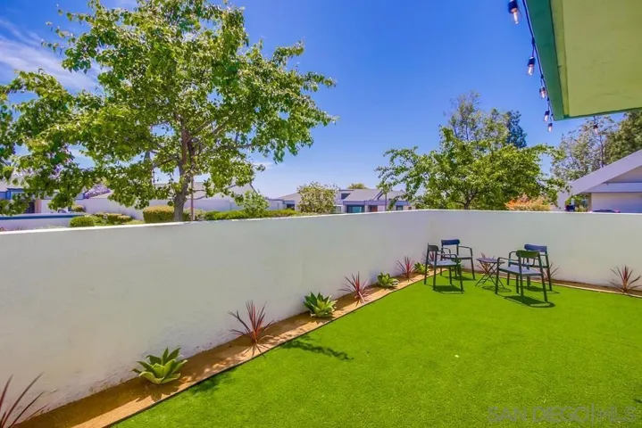 175 Bronze Way, Vista, California 92083