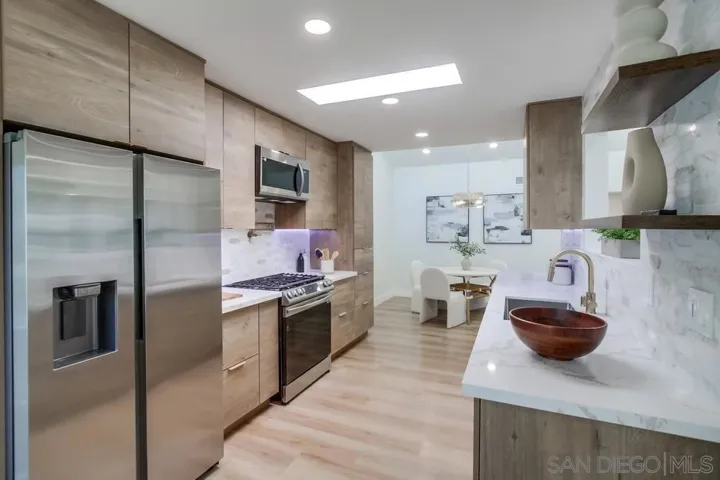 175 Bronze Way, Vista, California 92083