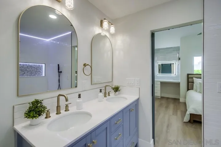 175 Bronze Way, Vista, California 92083