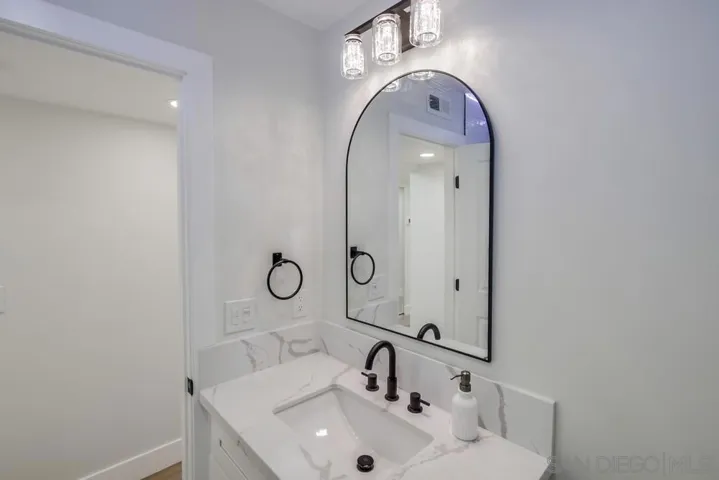 175 Bronze Way, Vista, California 92083
