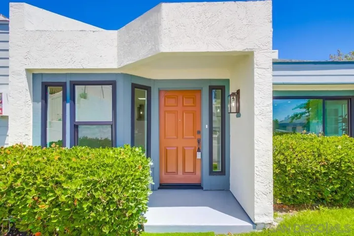 175 Bronze Way, Vista, California 92083