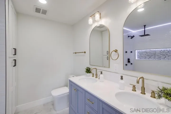 175 Bronze Way, Vista, California 92083