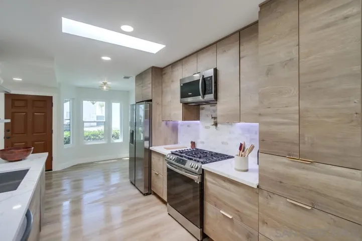 175 Bronze Way, Vista, California 92083
