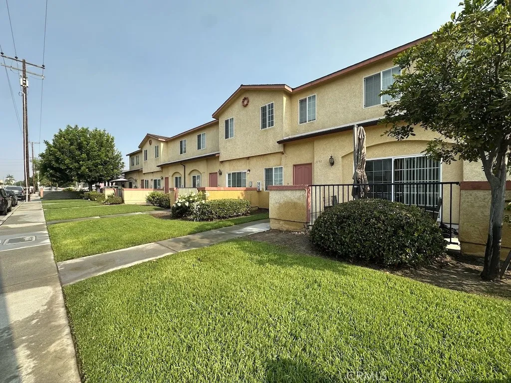 3755 E 52nd Street, Maywood, California 90270, 3 Bedrooms Bedrooms, ,3 BathroomsBathrooms,Residential,For Sale,52nd,SR25136829