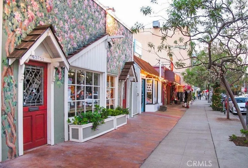 11100 Acama Street 16, Studio City, California 91602 home-pic-32