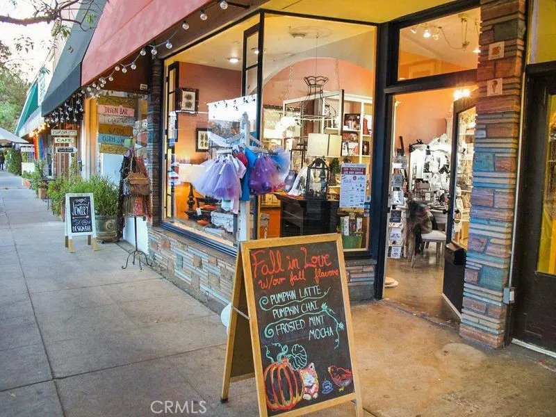11100 Acama Street 16, Studio City, California 91602 home-pic-30