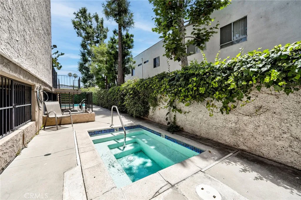11100 Acama Street 16, Studio City, California 91602 home-pic-25