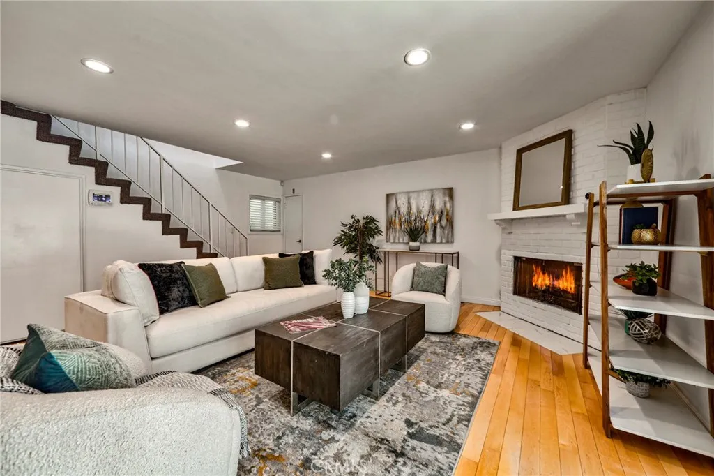 11100 Acama Street 16, Studio City, California 91602 home-pic-0