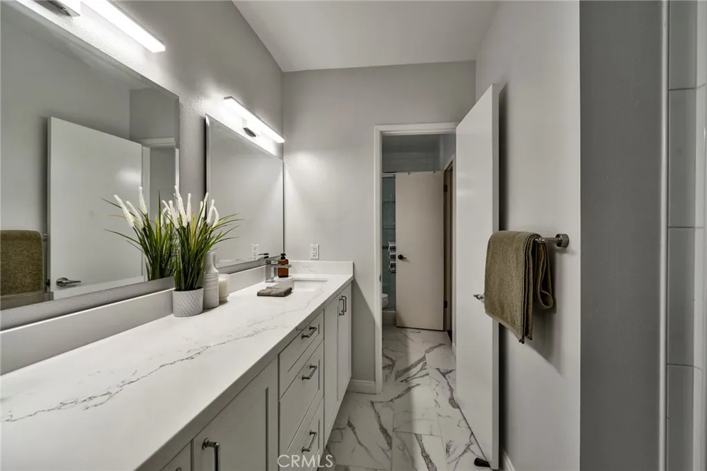 11100 Acama Street 16, Studio City, California 91602 home-pic-16