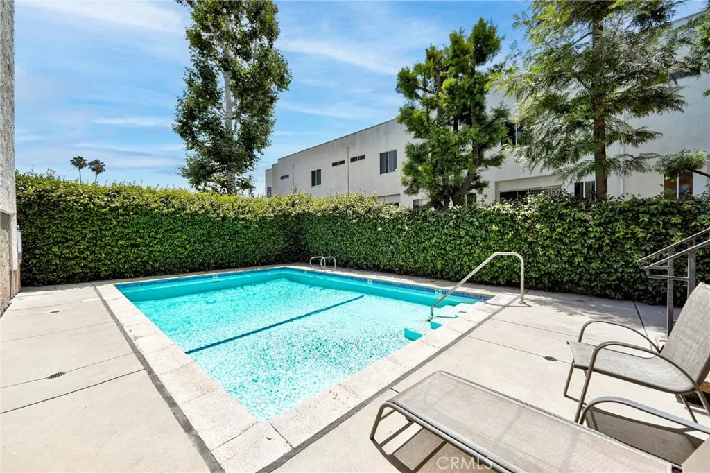 11100 Acama Street 16, Studio City, California 91602 home-pic-24