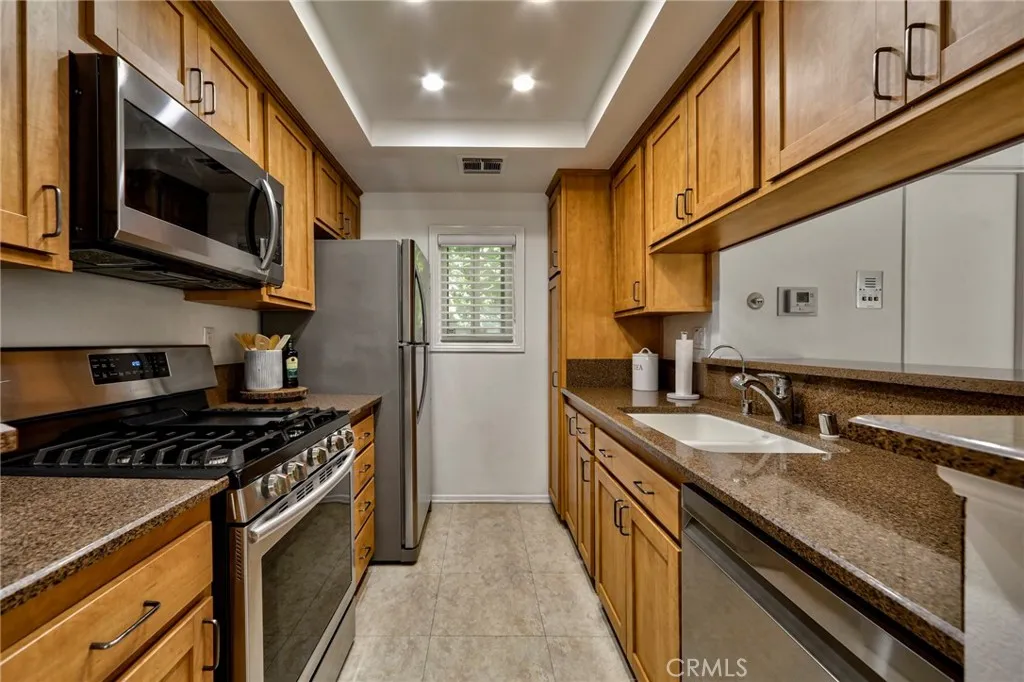 11100 Acama Street 16, Studio City, California 91602 home-pic-11