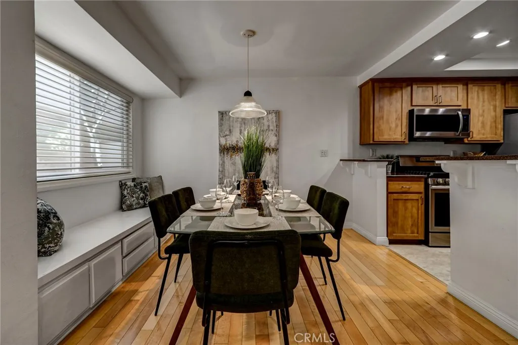 11100 Acama Street 16, Studio City, California 91602 home-pic-8