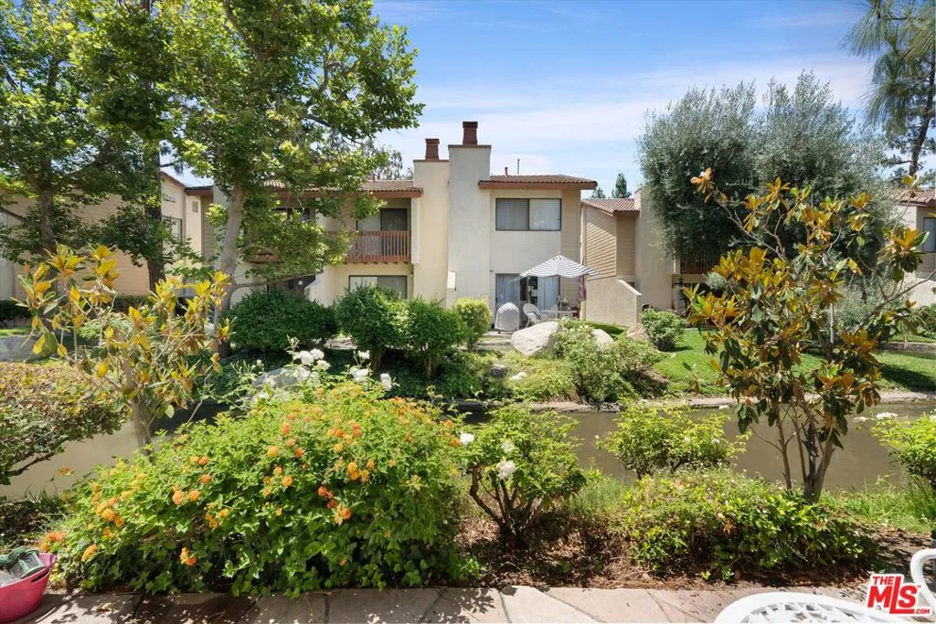 5720 Owensmouth Avenue 148, Woodland Hills, California 91367, 2 Bedrooms Bedrooms, ,1 BathroomBathrooms,Residential Lease,For Rent,Owensmouth,25555071