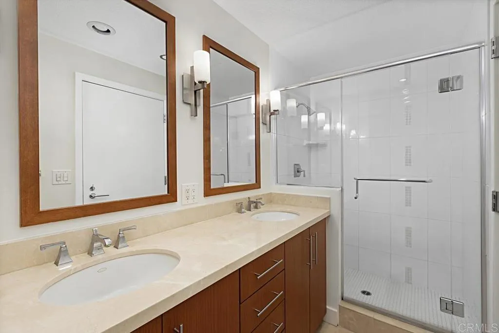 325 7th Avenue, San Diego, California 92101 home-pic-9