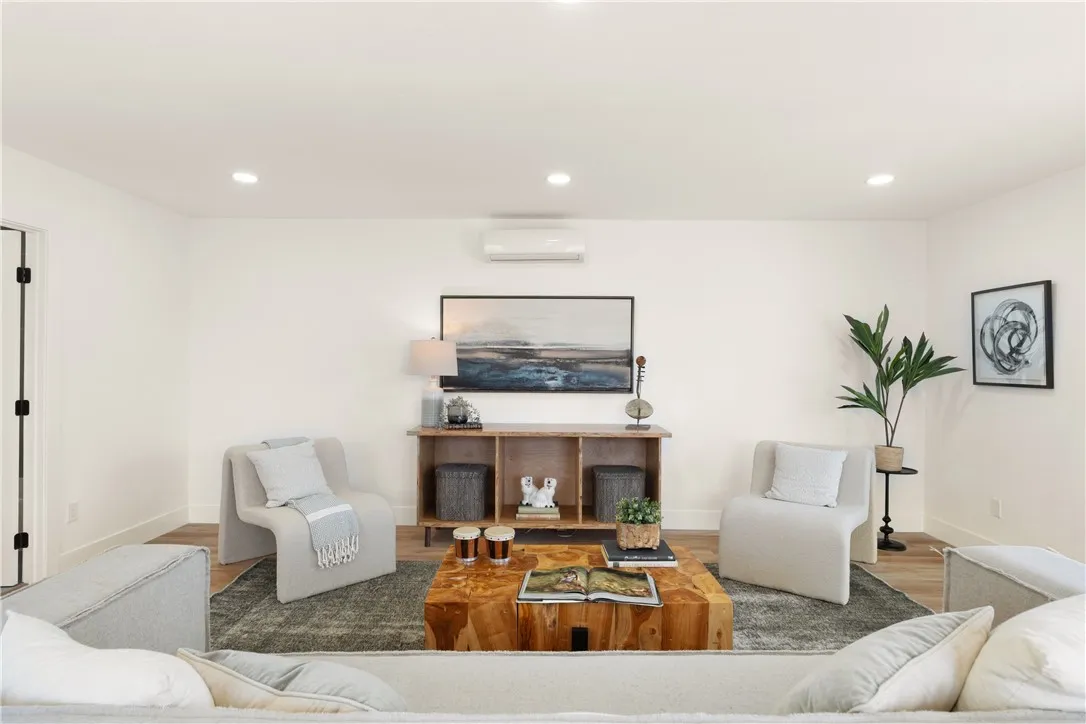 5732 Hillcrest Drive, Los Angeles, California 90043 home-pic-42