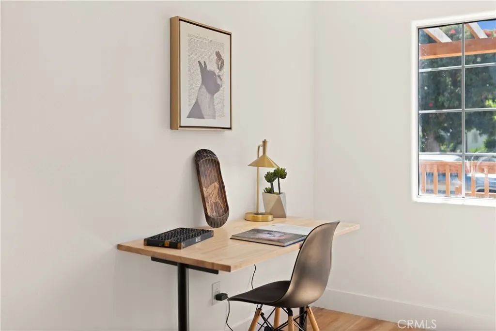 5732 Hillcrest Drive, Los Angeles, California 90043 home-pic-33