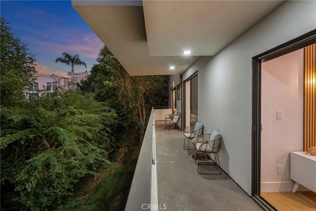 15125 Rayneta Drive, Sherman Oaks, California 91403 home-pic-72