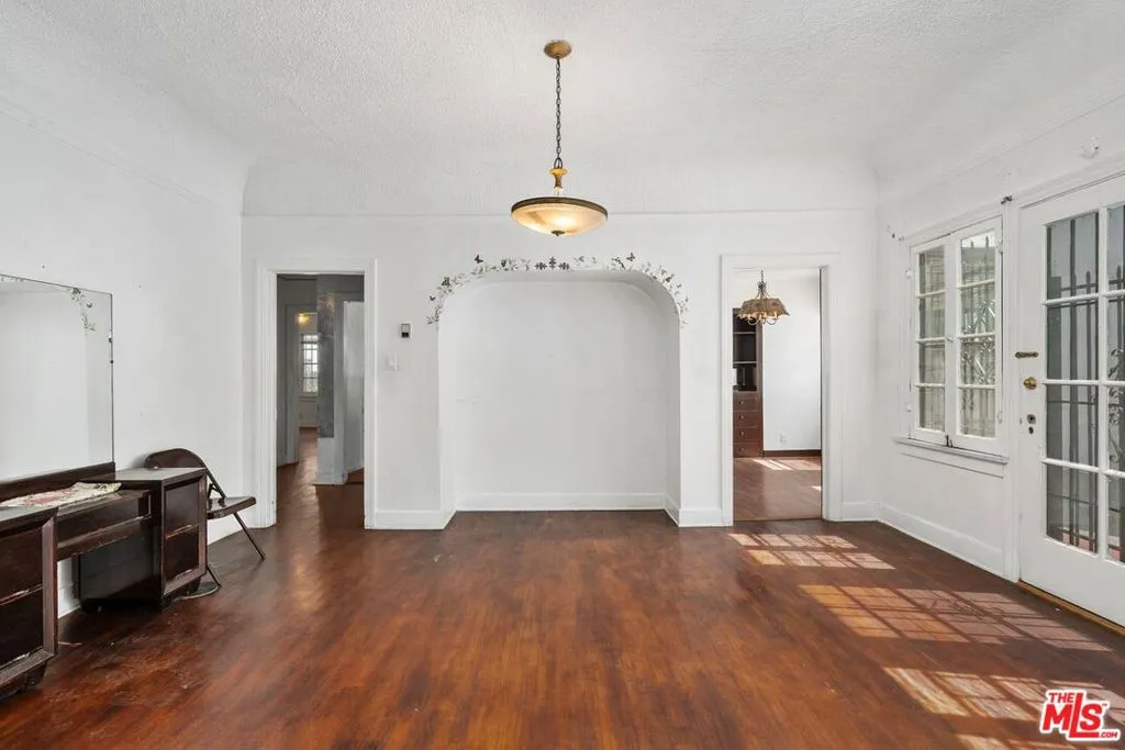 5021 Elmwood Avenue, Los Angeles, California 90004 home-pic-12