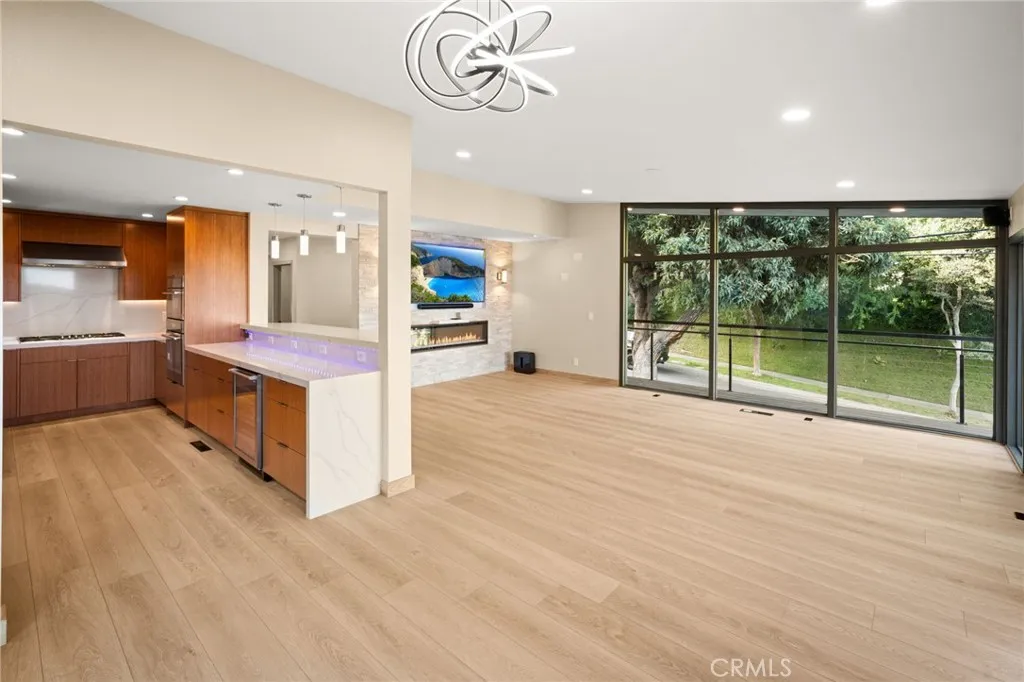 325 N Madison Avenue, Monrovia, California 91016 home-pic-22