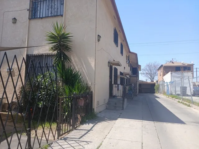 6027 Makee Avenue, Los Angeles, California 90001