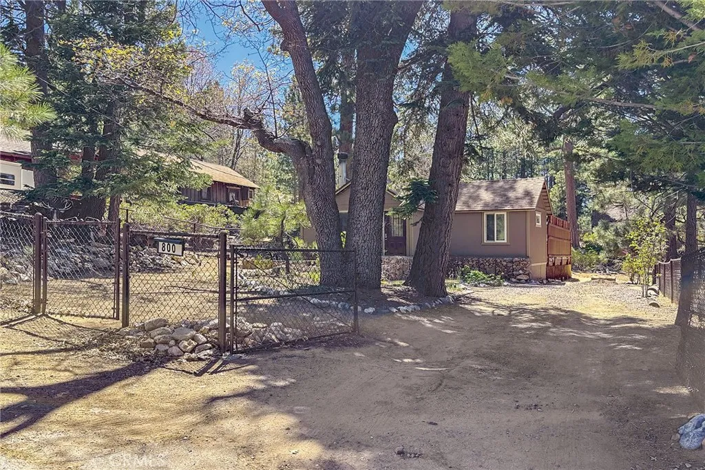 800 Eureka Drive, Big Bear Lake, California 92315 home-pic-4
