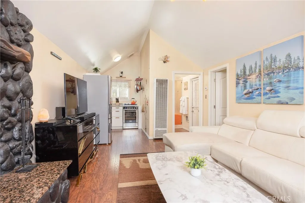 800 Eureka Drive, Big Bear Lake, California 92315 home-pic-11