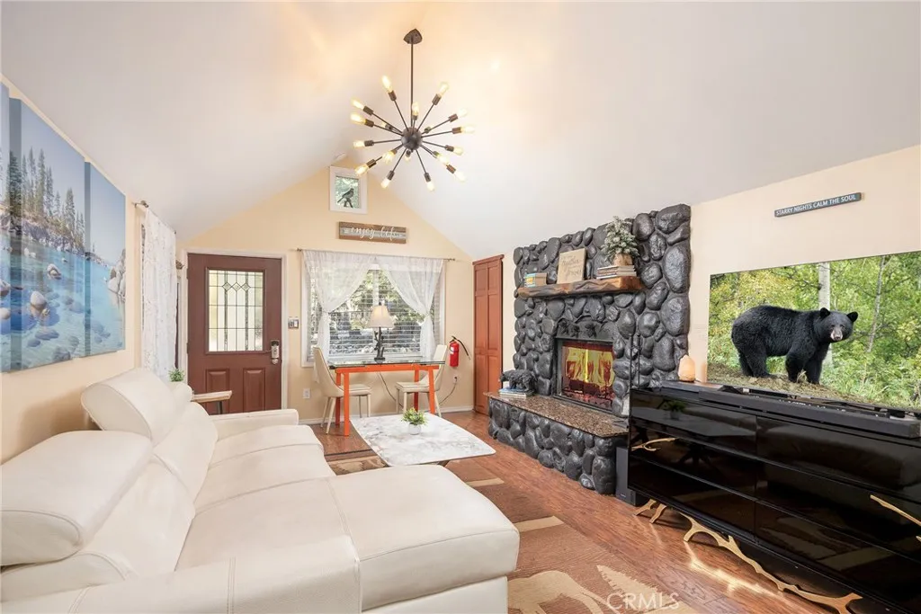 800 Eureka Drive, Big Bear Lake, California 92315 home-pic-2