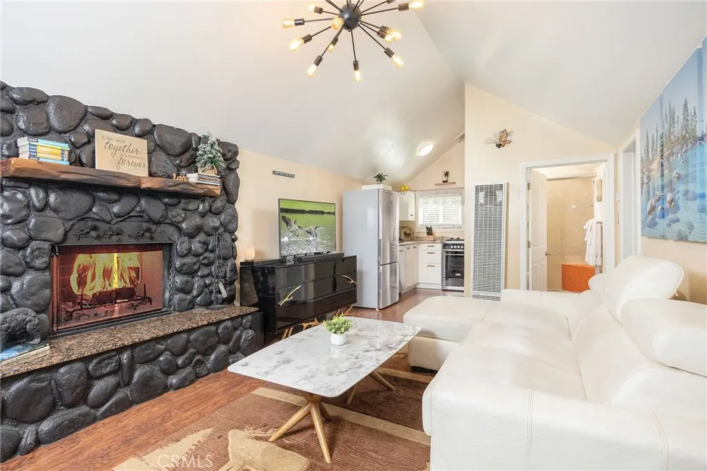 800 Eureka Drive, Big Bear Lake, California 92315 home-pic-10