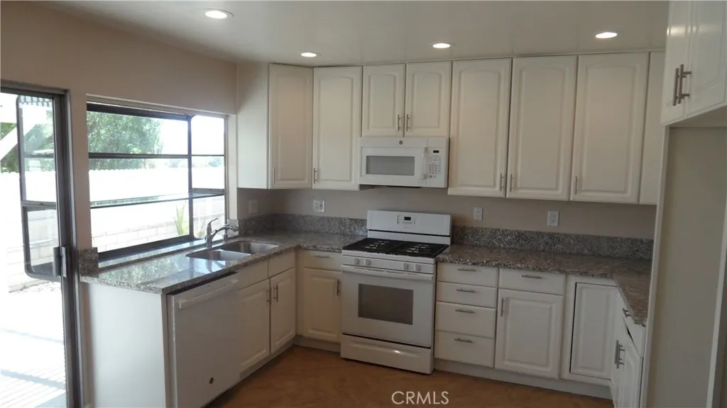 6821 Rocky Grove Court 13, Yorba Linda, California 92886 home-pic-6