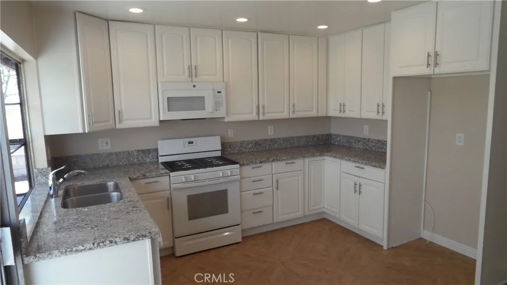 6821 Rocky Grove Court 13, Yorba Linda, California 92886 home-pic-8