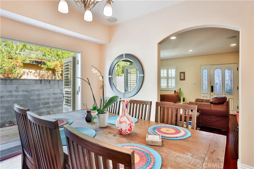 405 W Ellis Avenue, Inglewood, California 90302, 4 Bedrooms Bedrooms, ,4 BathroomsBathrooms,Residential,For Sale,Ellis,PW25138946