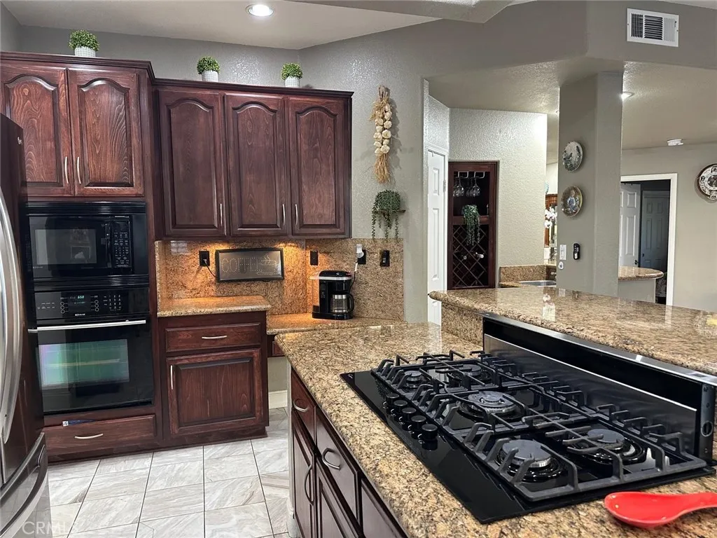 7271 Deerwood Place, Highland, California 92346 home-pic-9