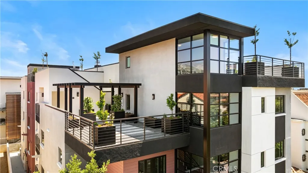 150 S Oak Knoll Avenue 105, Pasadena, California 91101, 2 Bedrooms Bedrooms, ,2 BathroomsBathrooms,Residential,For Sale,Oak Knoll,WS25138931