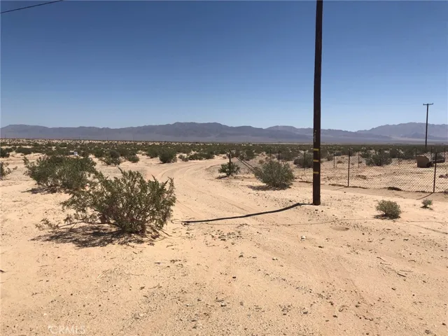 This is where you turn to go east on Darlene off Steeg.