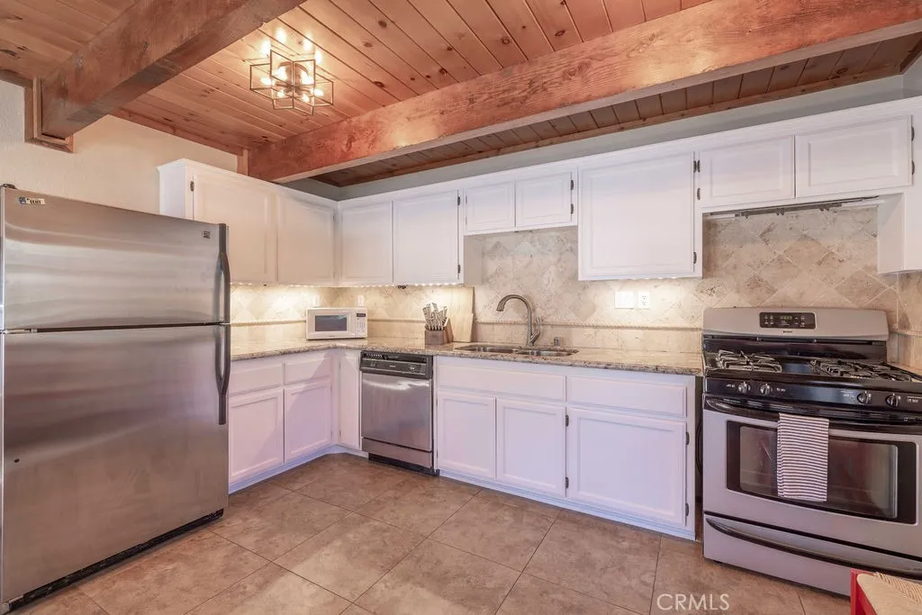 1561 Malabar Way, Big Bear City, California 92314 home-pic-13