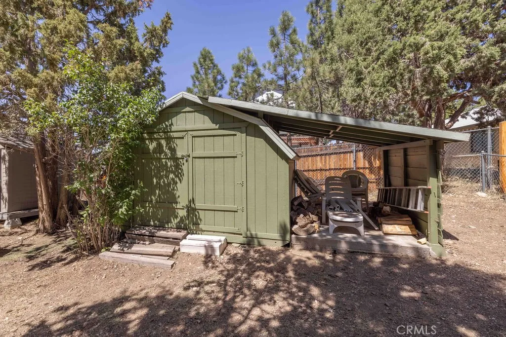 1561 Malabar Way, Big Bear City, California 92314 home-pic-40
