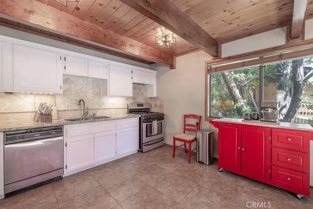 1561 Malabar Way, Big Bear City, California 92314 home-pic-14