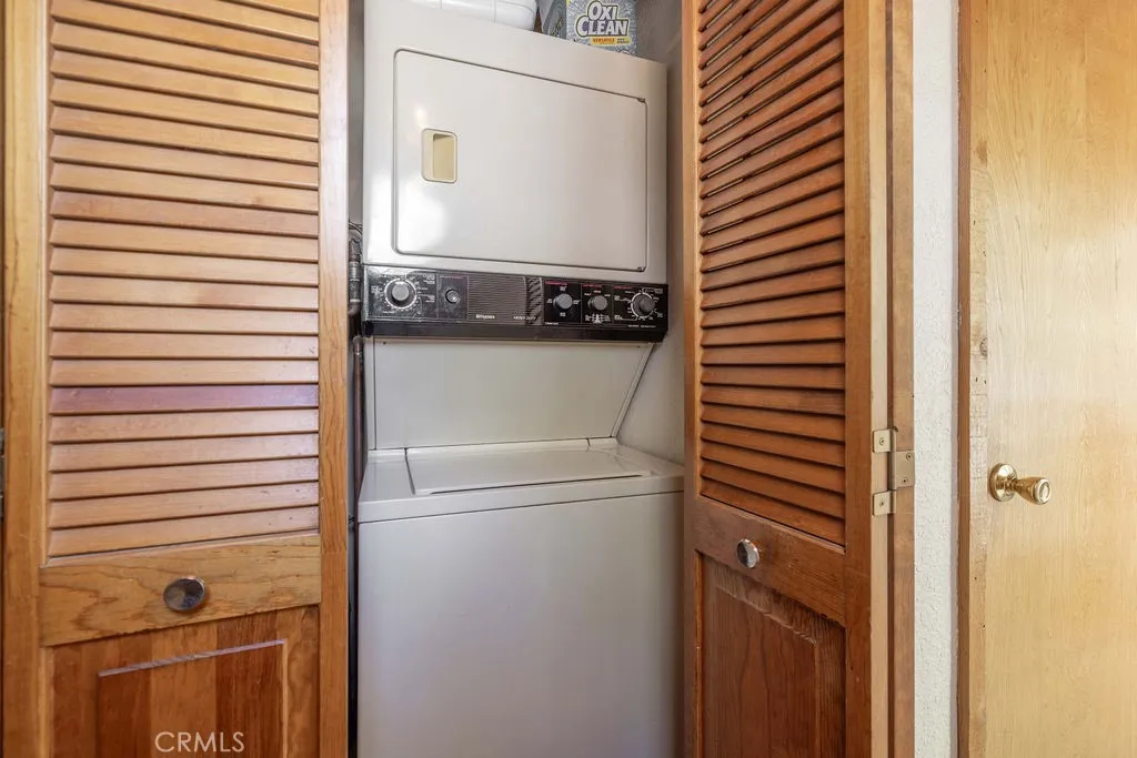 1561 Malabar Way, Big Bear City, California 92314 home-pic-30