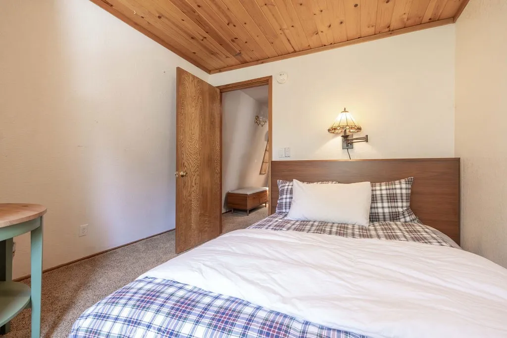 1561 Malabar Way, Big Bear City, California 92314 home-pic-28