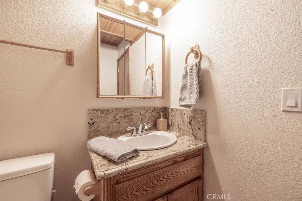 1561 Malabar Way, Big Bear City, California 92314 home-pic-18