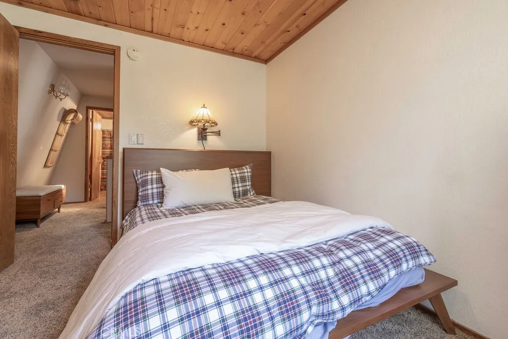 1561 Malabar Way, Big Bear City, California 92314 home-pic-29