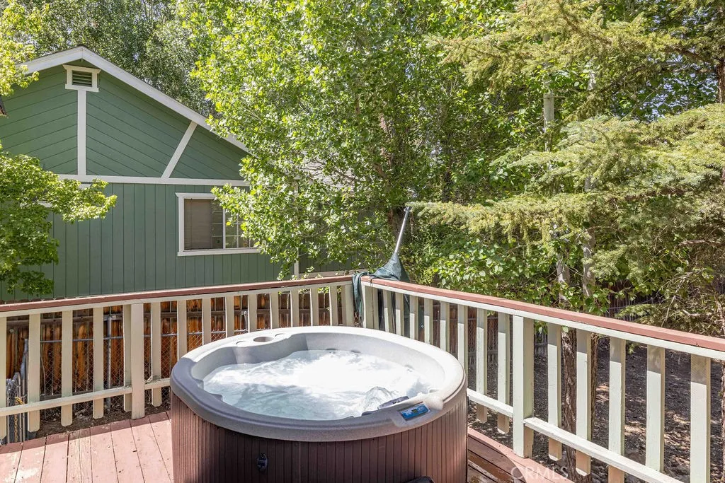 1561 Malabar Way, Big Bear City, California 92314 home-pic-32