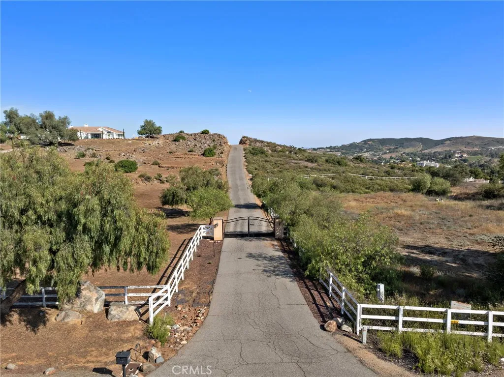 38150 Via Huerta, Murrieta, California 92562 home-pic-33