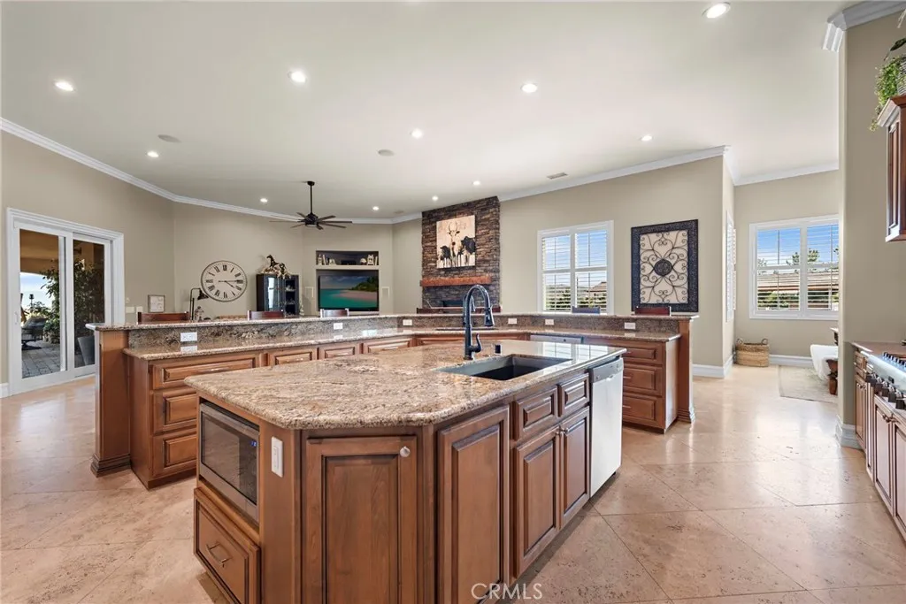 38150 Via Huerta, Murrieta, California 92562 home-pic-9