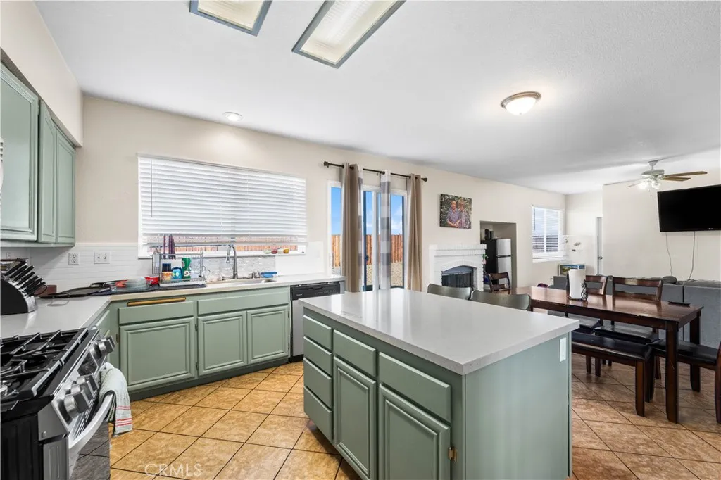 36624 Roosevelt Drive, Palmdale, California 93552 home-pic-8