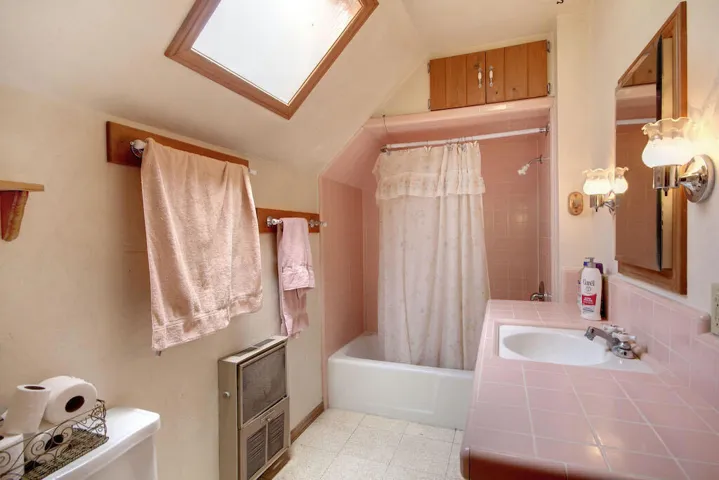 bedroom-as-bathroom_54601807152_o