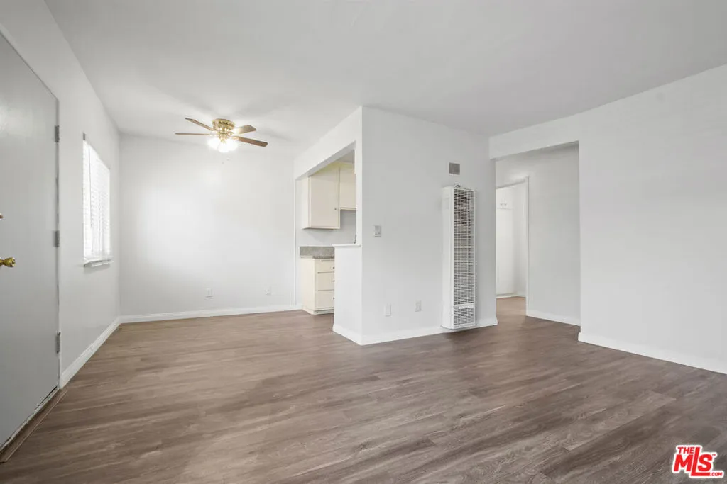 115 N Oak Street 15, Inglewood, California 90301, 1 Bedroom Bedrooms, ,1 BathroomBathrooms,Residential Lease,For Rent,Oak,25555385