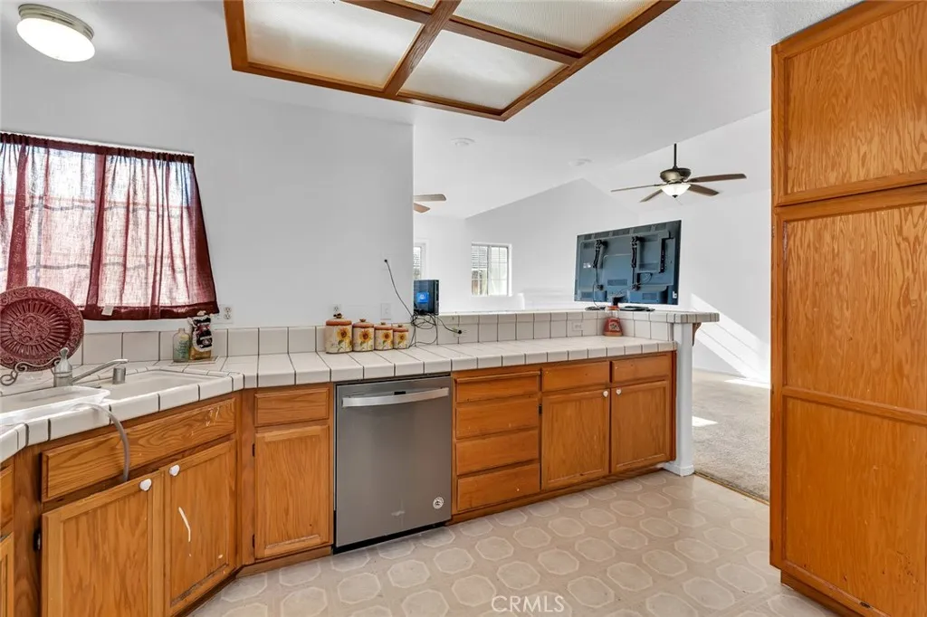 1928 Davis Drive, Los Banos, California 93635 home-pic-15