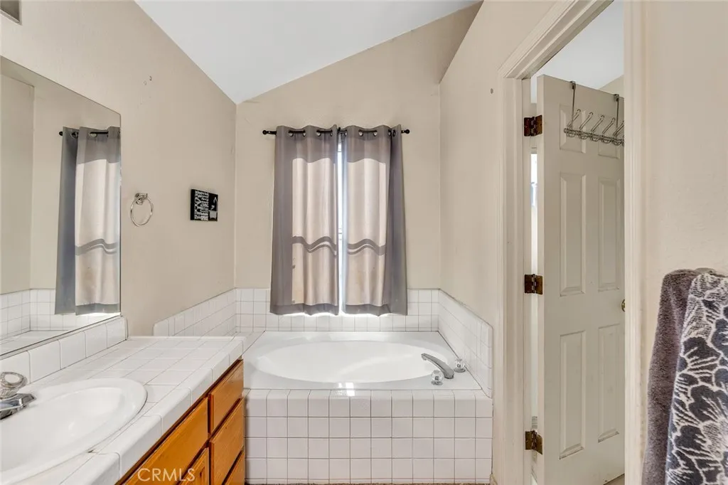 1928 Davis Drive, Los Banos, California 93635 home-pic-27